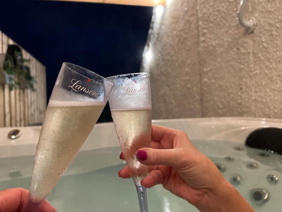 Loudoun Mains Luxury Lodges Newmilns Bagian luar foto